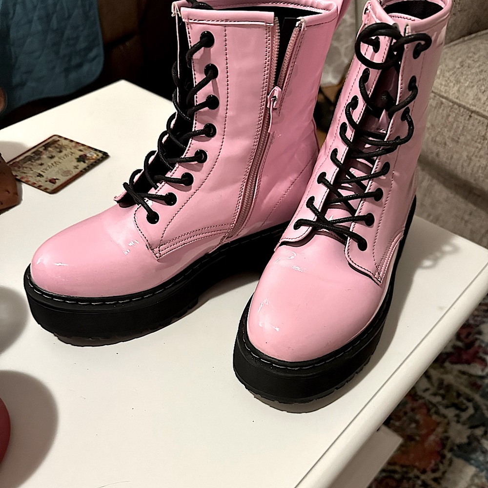 Like new Steve Madden boots